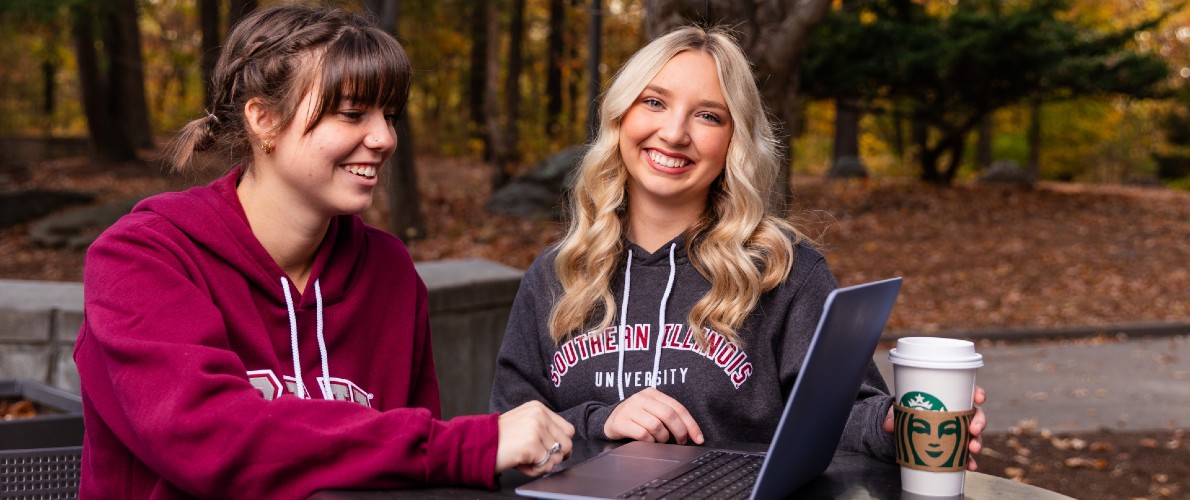 siu-students-studying-outside